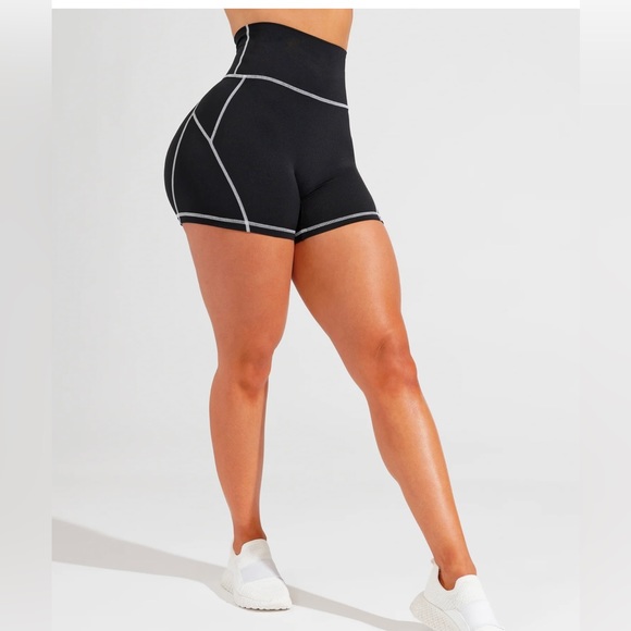 Buffbunny Wave Short Onyx Black and White Women’s Medium NWT - Picture 3 of 6